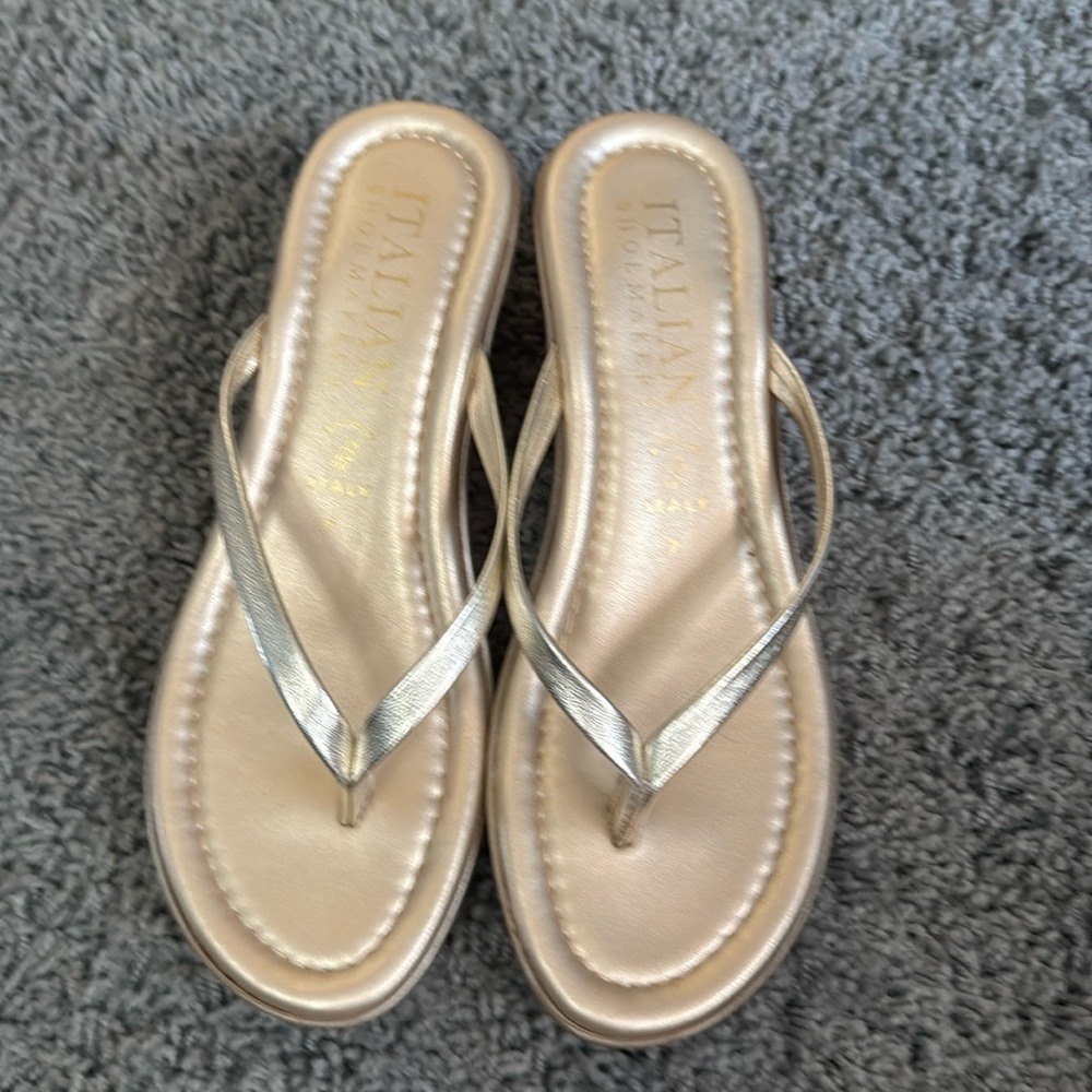 Italian Shoemakers Women’s gold wedge sandals, size 7